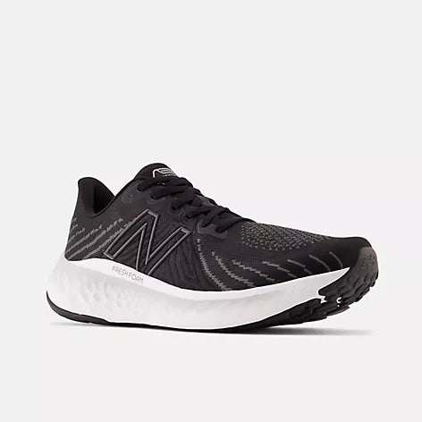 New Balance Men Fresh Foam X Vongo v5 Running Course Shoes on www.NeosSports.com